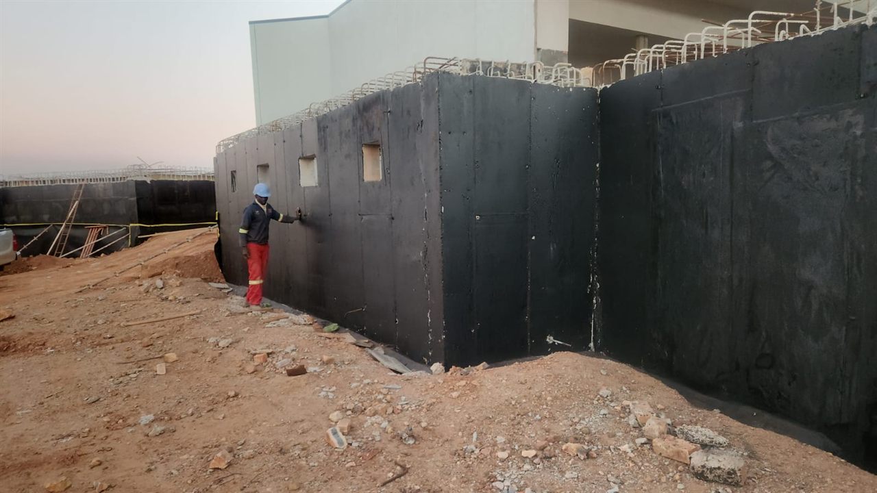 Retaining wall damp proofing